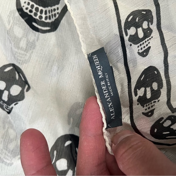 Alexander McQueen Silk Skull Scarf - Picture 8 of 9